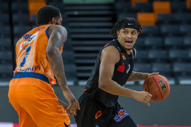 其强劲的市 其强劲的市