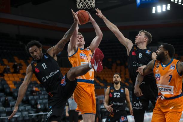 年龄常常是 年龄常常是